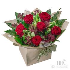 Six luxury red Naomi roses