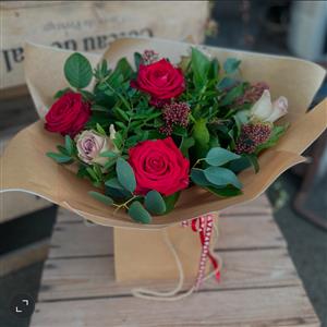 Six Luxury Naomi &amp; Amnesia Rose Handtied